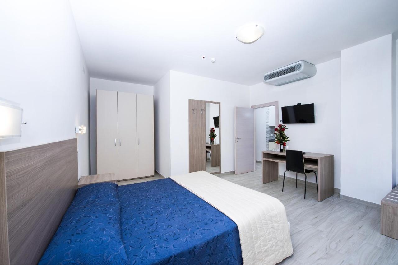 Ciccio Hotel Misano Adriatico Buitenkant foto