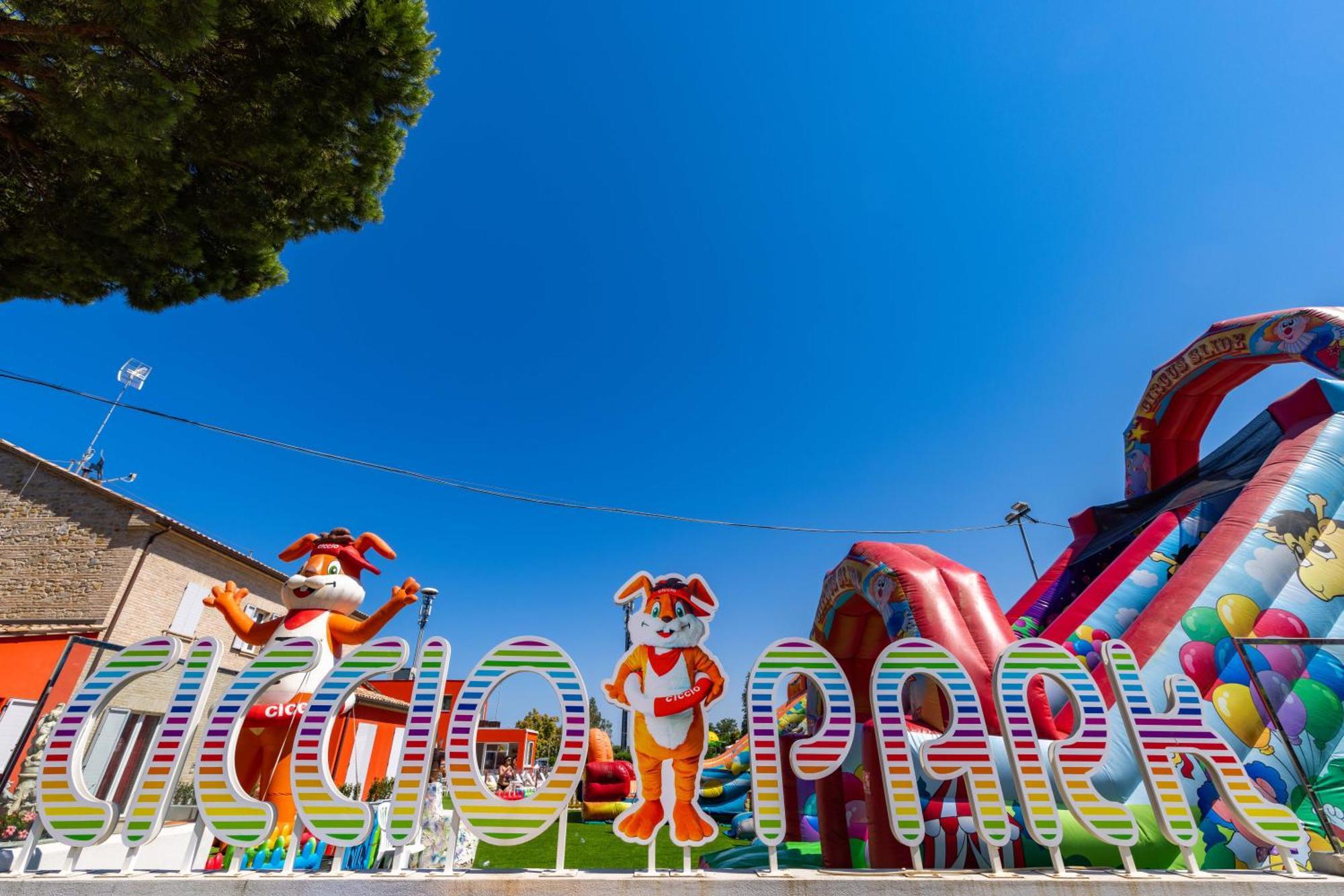 Ciccio Hotel Misano Adriatico Buitenkant foto
