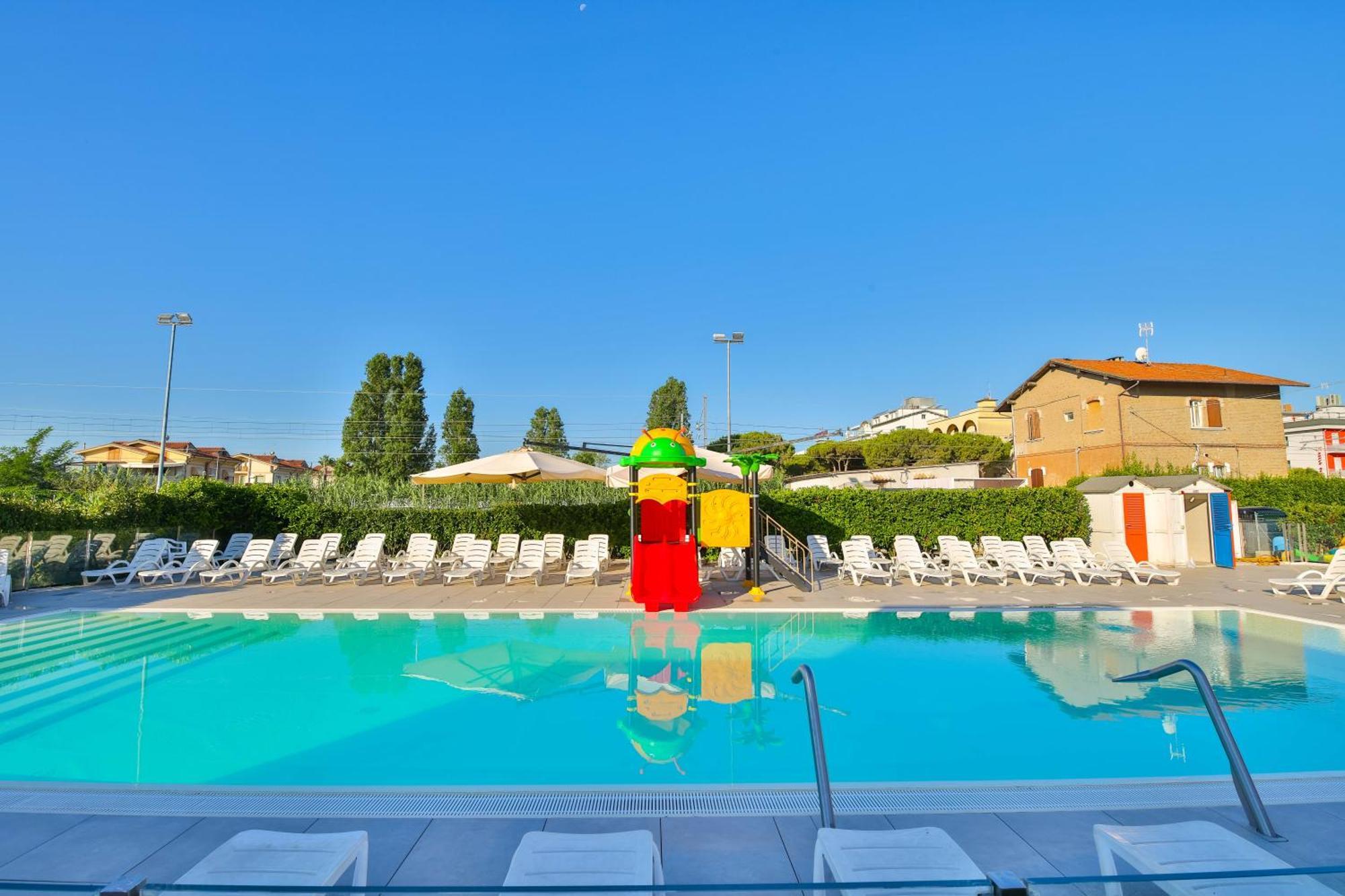 Ciccio Hotel Misano Adriatico Buitenkant foto