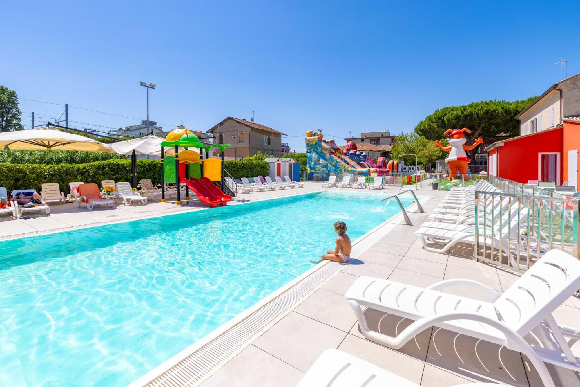 Ciccio Hotel Misano Adriatico Buitenkant foto