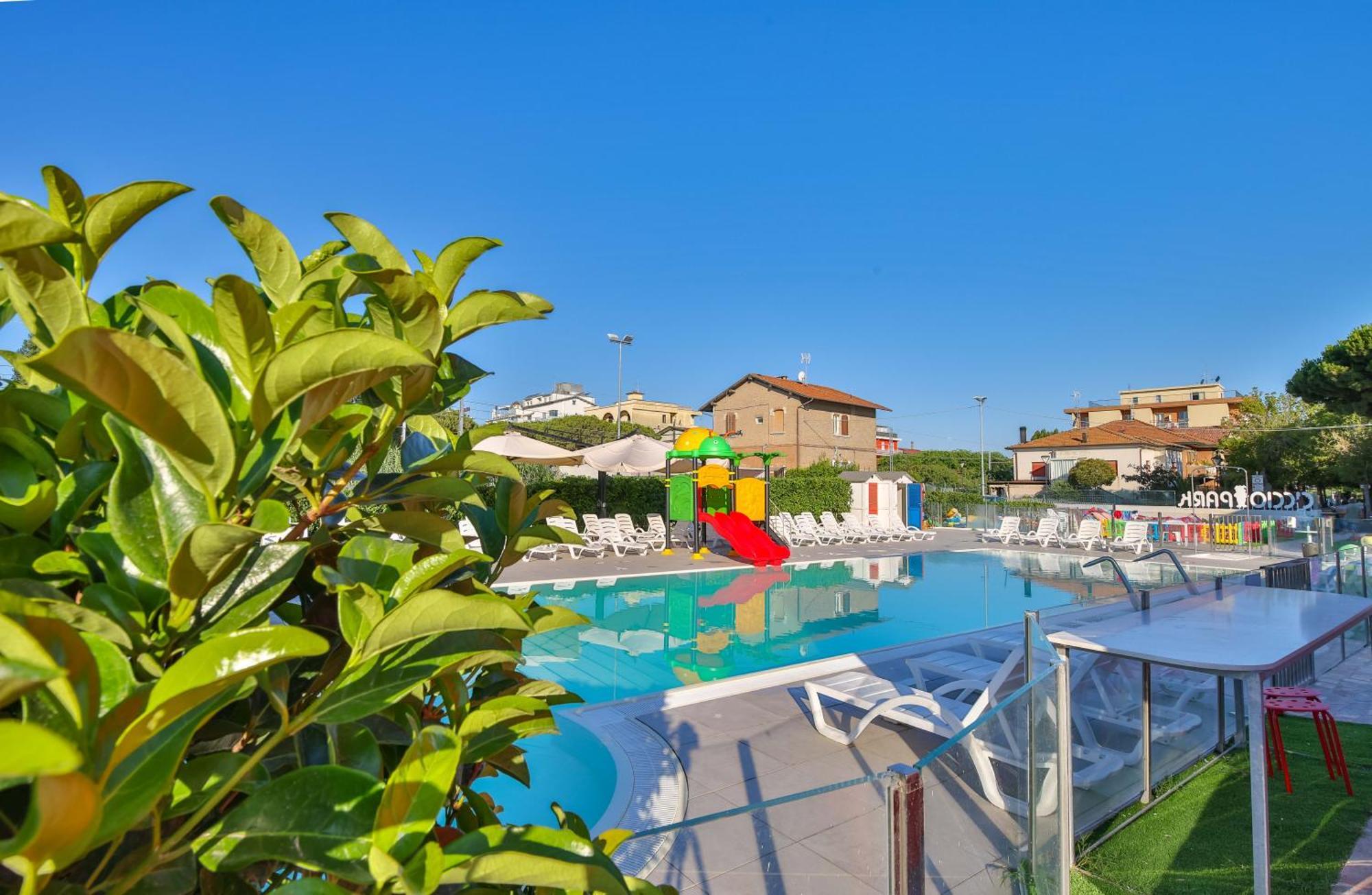 Ciccio Hotel Misano Adriatico Buitenkant foto