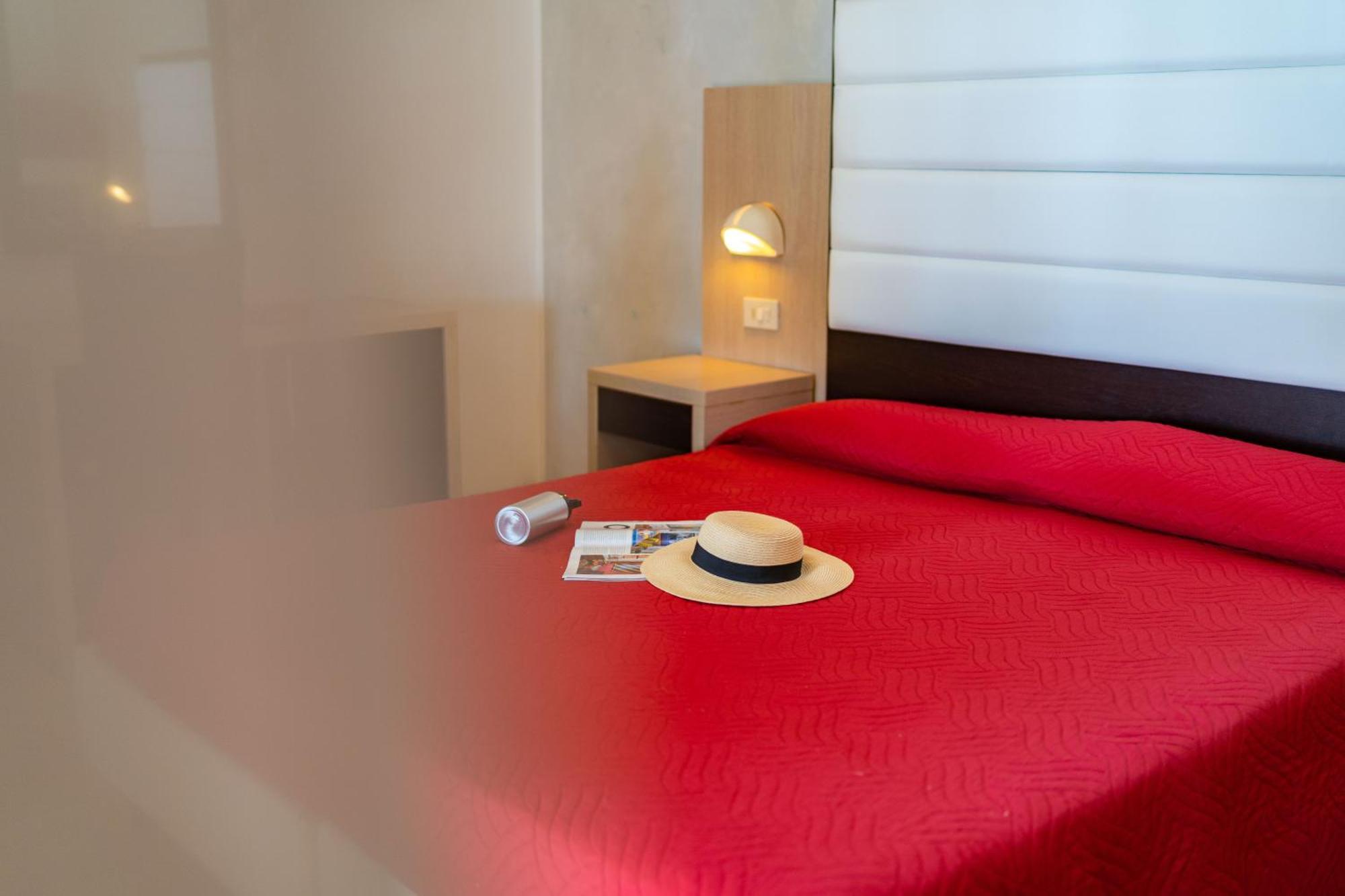 Ciccio Hotel Misano Adriatico Buitenkant foto